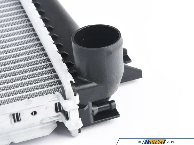 今年も話題の w/ Radiator Nissens - 17111468073 Auto Oil Transmission その他