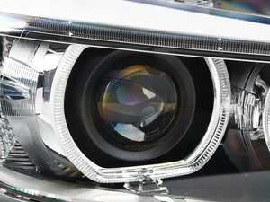 Adaptive Bi-Xenon Headlight Housing - Right