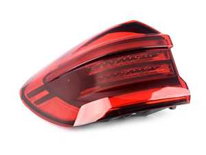 REAR LIGHT IN THE SIDE PANEL