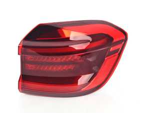 REAR LIGHT IN THE SIDE PANEL