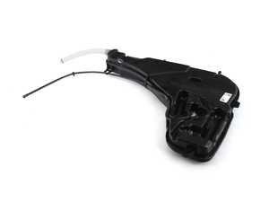 WINDSHIELD CLEANING CONTAINE