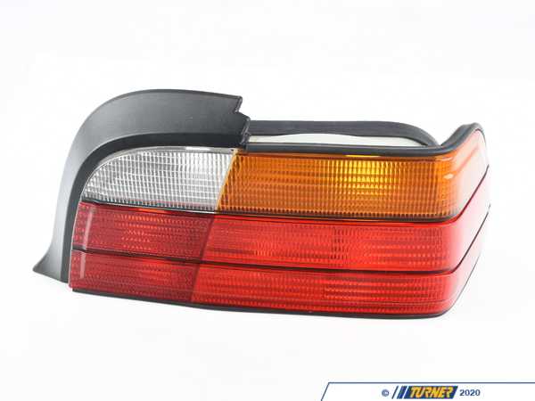 Genuine BMW RIGHT TAIL LIGHT WITH REAR F 63218353286