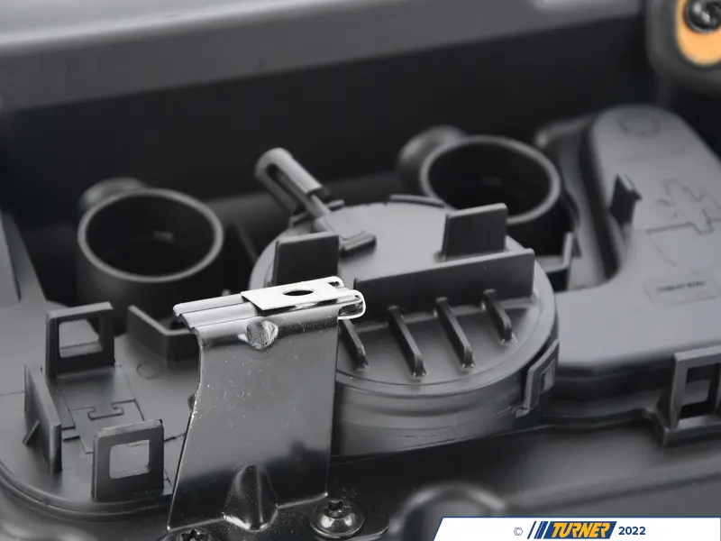 PCV Engine Valve of N51/N52 Cover For BMW E82 E90 E70 Z4 X3 X5 128i