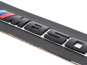 G15 M850i Painted Trunk Emblem - Clean Gloss Black