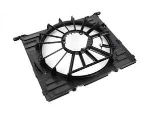 FAN SHROUD WITH FLAPS