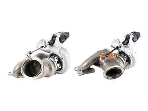 Mitsubishi Turbochargers With Manifolds - Front And Rear Position 