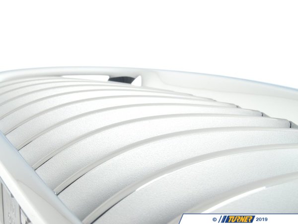 Genuine BMW Genuine BMW Chrome Kidney Grille - Right - F10 528i 535i 535i xDrive 550i 550i xDrive 51137261356