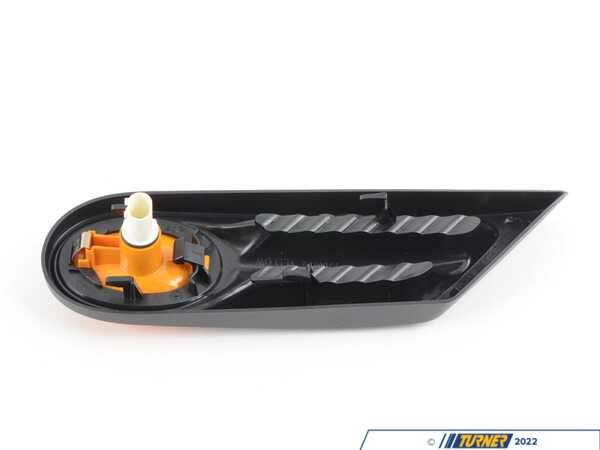 Bremmen Parts Side Turn Signal & Grille - Amber - Right 63137260202
