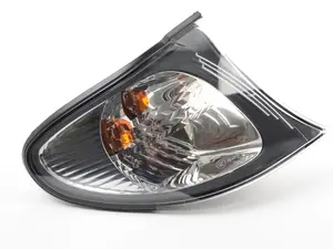 E46 Sedan 02-05 Right Front Euro Clear Turn Signal (Black Trim)