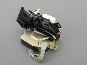 Genuine BMW Door Lock Front Right - 51218235102 - E38,E39,E39 M5