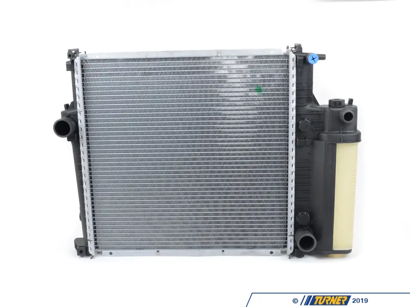 あり Auto Parts Radiator for BMW F10 F01 N52 N53 OE 17117603745