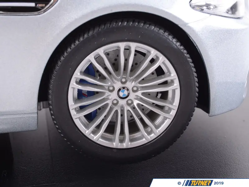 80432186353 - Genuine BMW M5 Miniature 1:18 F10 Silverstone 2